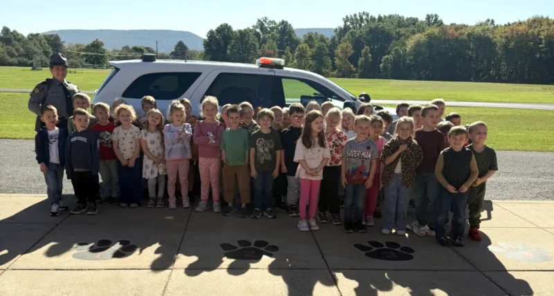 Avis kindergarteners visit with PSP trooper